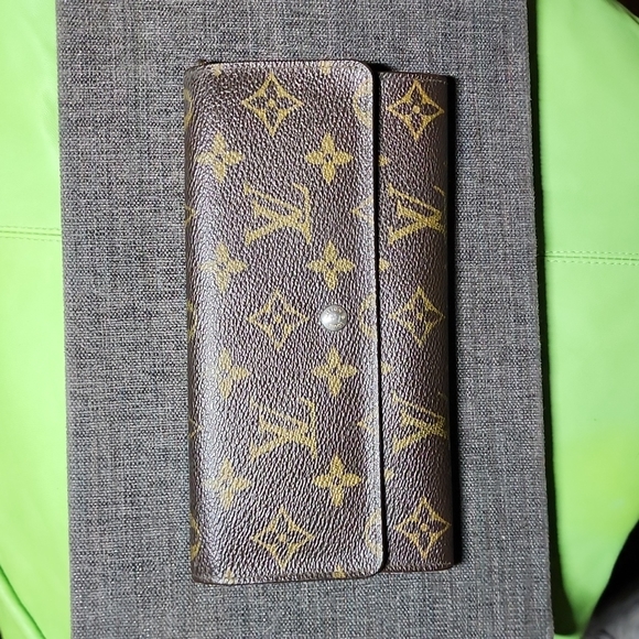 Louis Vuitton Handbags - Louis Vuitton Monogram Sarah wallet